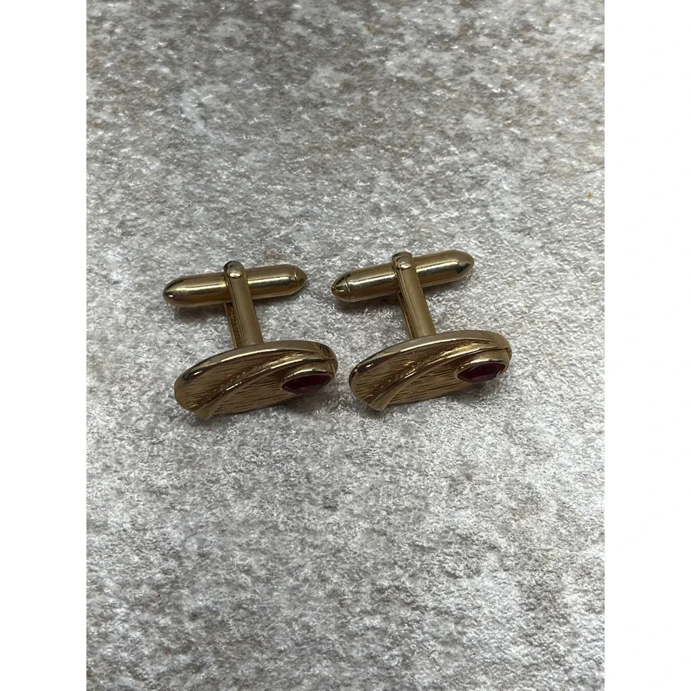 Vintage Swank Gold Tone Red Faux Ruby Textured Oval Toggle Back Cufflinks